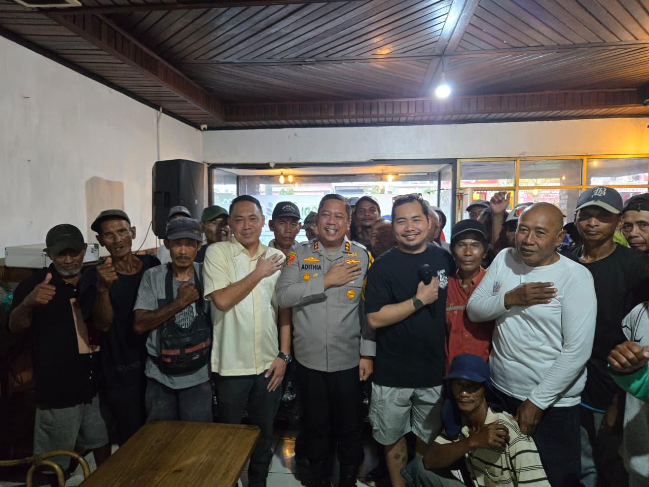 Kapolres dan Kadis Perkim Kota Lubuklinggau Serahkan   Paket Bingkisan Lebaran dan Santunan Kepada Pejuang Napkah Dijalanan