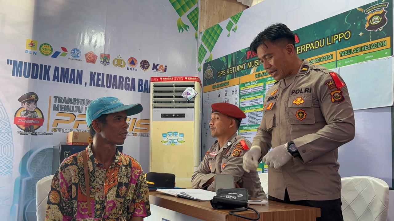 Tetap Siaga di Lapangan, Sidokkes Polres Lubuklinggau Memberikan Pelayanan Kesehatan Prima Kepada Para Pemudik