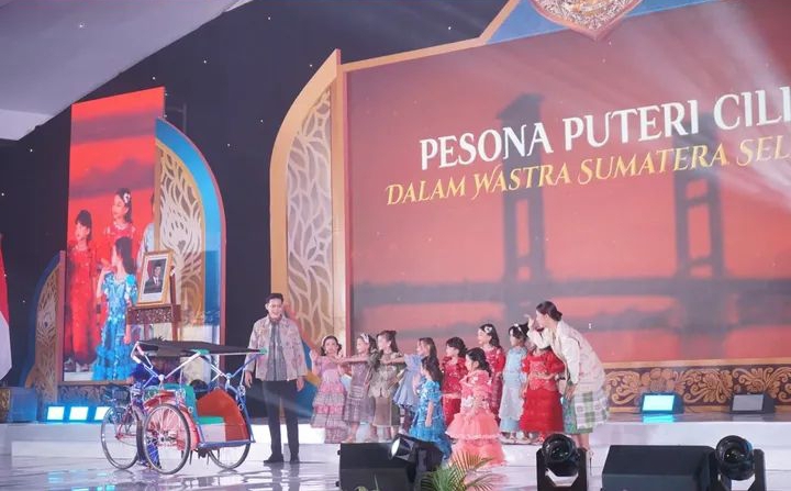 Hj Ratna Machmud Bupati Musi Rawas Bersama Ketua Tim Penggerak (TP) PKK H Riza Novianto Gustam Hadiri Pembukaan Peringatan Hari Kesatuan Gerak (HKG) PKK ke-54 