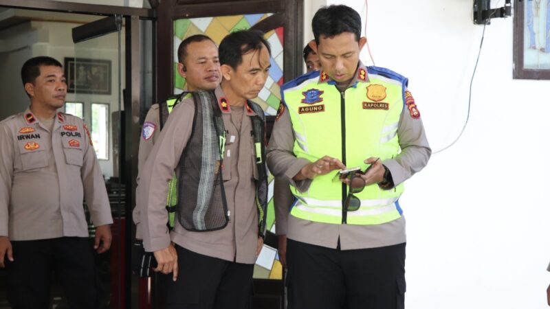 Dukung Program Kapolda Sumsel “Nyago Sumsel”, Kapolres Musi Rawas Terapkan “Nyago Musi Rawas”, Turun Langsung Sterilisasi Gereja