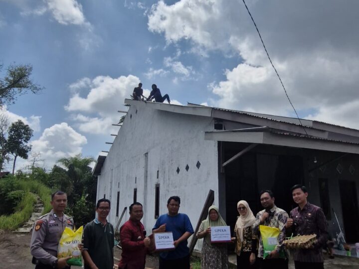 Sinergi Tiga Pilar Camat Lubuk Linggau Utara II, Bhabinkamtibmas, Lurah Batu Urip, Ringankan Beban Warga Yang Mengalami Musibah