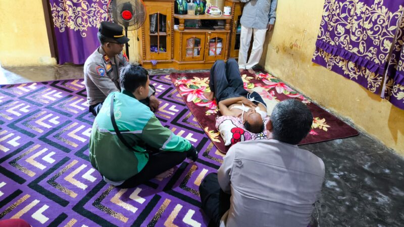 Sat Binmas Polres Lubuk Linggau Sambangi kediaman Bapak Zulkarnain, Driver Ojek Online Korban Kecelakaan Lalu Lintas, Serahkan bantuan Sembako