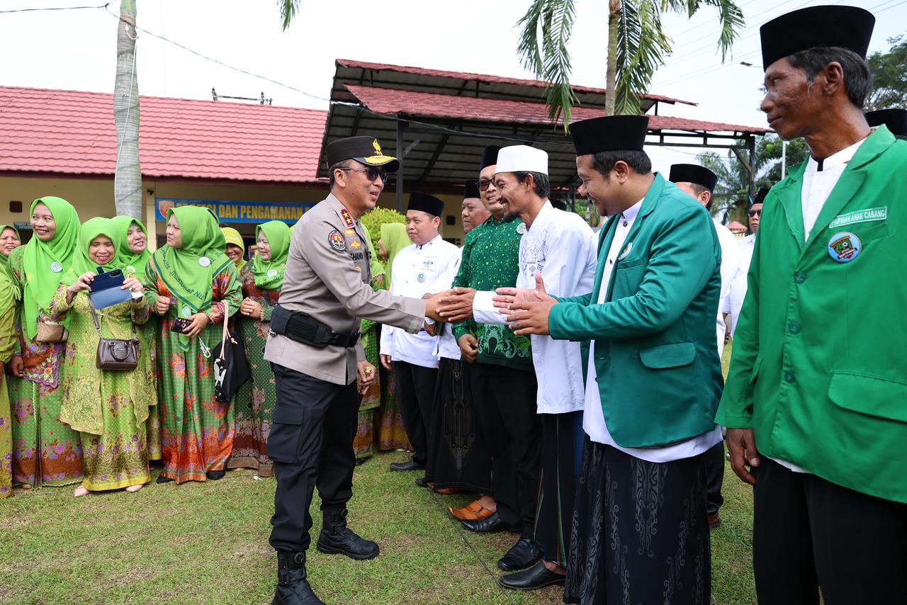 Kapolda Sumsel Sapa Warga Musi Rawas, Tegaskan Komitmen Polri Lindungi dan Mengayomi