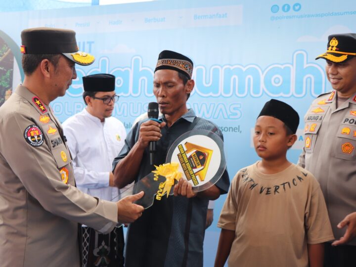 Kapolda Sumsel, Dapat Hadiah Gethuk Dari Warga Musi Rawas