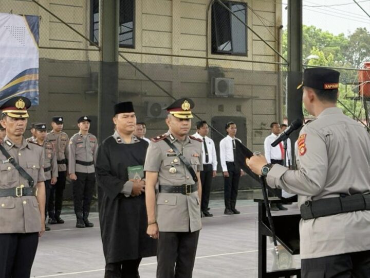 “Tongkat Estafet” Wakapolres Musi Rawas Resmi Berganti, Sertijab Berlangsung Khidmat di Tengah Hujan Rintik