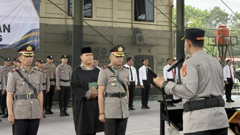 “Tongkat Estafet” Wakapolres Musi Rawas Resmi Berganti, Sertijab Berlangsung Khidmat di Tengah Hujan Rintik