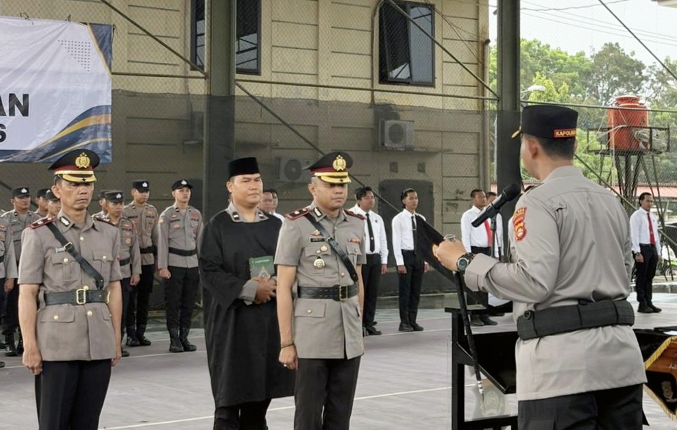 “Tongkat Estafet” Wakapolres Musi Rawas Resmi Berganti, Sertijab Berlangsung Khidmat di Tengah Hujan Rintik