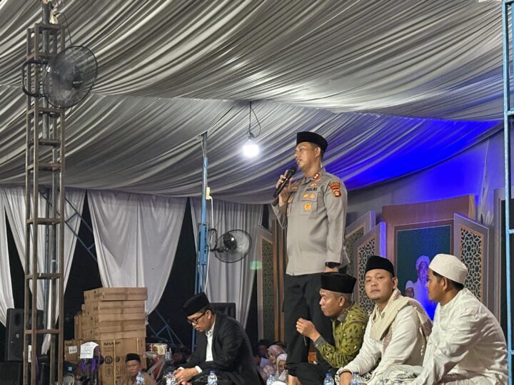 Sejukkan Hati Masyarakat, Kapolres Musi Rawas Ajak Ribuan Jamaah Lawan Narkoba dan Judi Online di Sholawatan Akbar