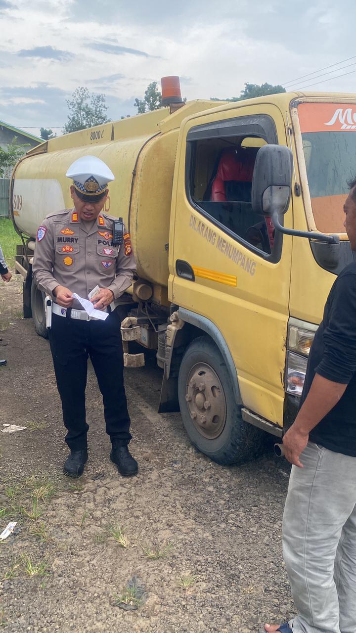 Tingkatkan Kamseltibcarlantas, Polres Musi Rawas Lakukan Ramp Check Kendaraan Mobil Tangki PT SRMD