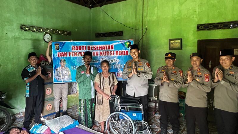 Wujud Kepedulian Polri, Kapolres Musi Rawas Serahkan Bantuan Kursi Roda