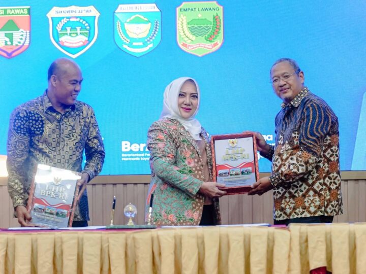 Bupati Musi Rawas Menerima Langsung LHP dari Kepala BPK Perwakilan Provinsi Sumatera Selatan