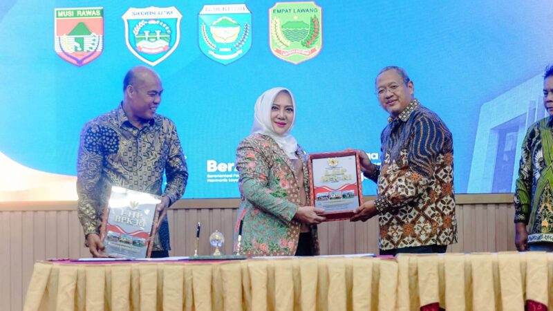 Bupati Musi Rawas Menerima Langsung LHP dari Kepala BPK Perwakilan Provinsi Sumatera Selatan