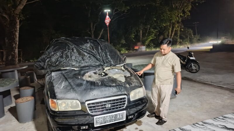 Aksi Sigap dan Respons Cepat Tanggapi Laporan kedaruratan di tengah Masyarakat, Kapolsek Lubuklinggau Utara I Pimpin Aksi Padamkan Api Kebakaran Mobil 