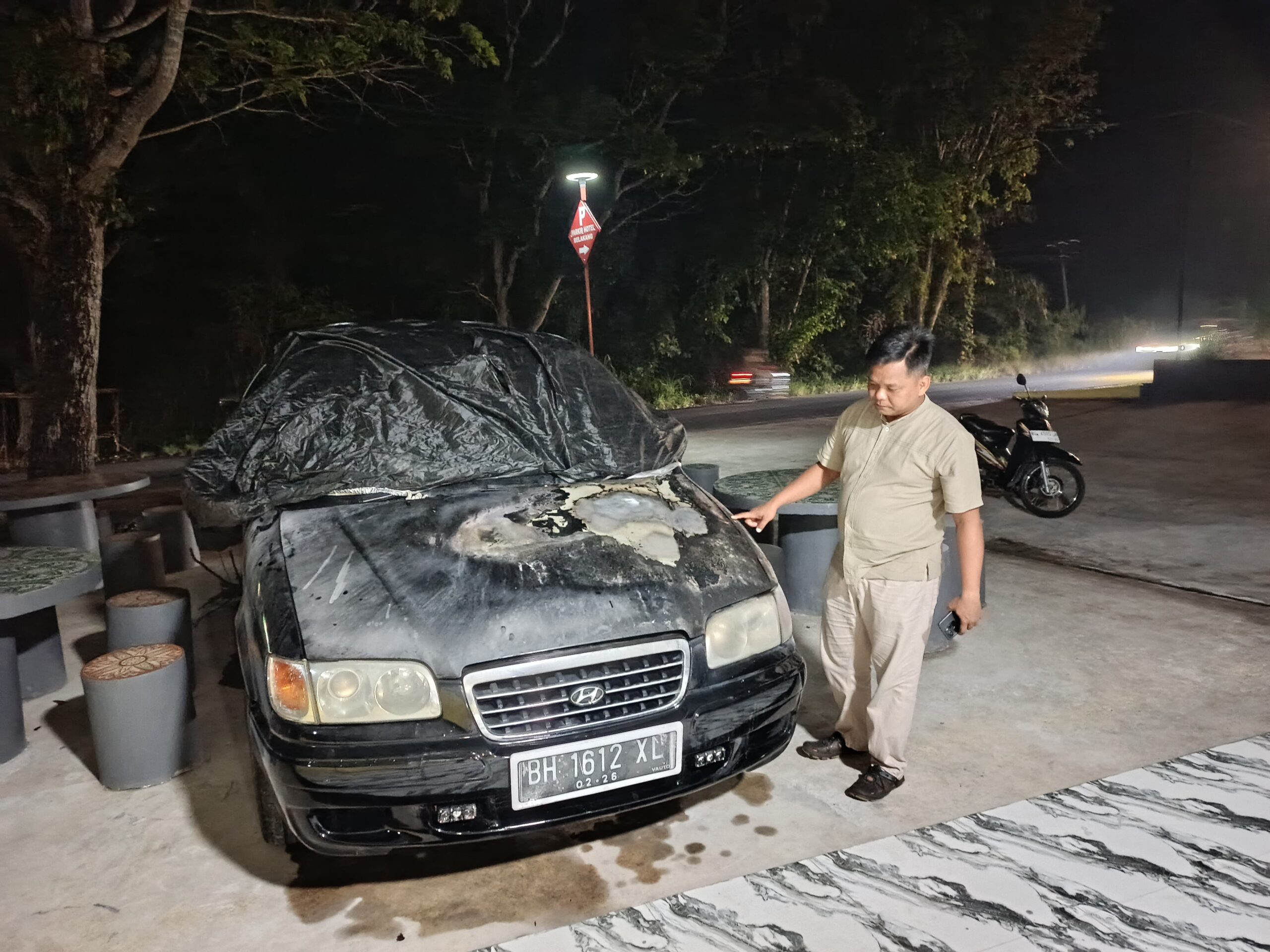 Aksi Sigap dan Respons Cepat Tanggapi Laporan kedaruratan di tengah Masyarakat, Kapolsek Lubuklinggau Utara I Pimpin Aksi Padamkan Api Kebakaran Mobil 