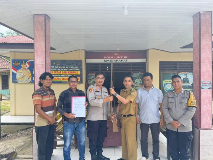 Kades Muara Rengas Serahkan Senpira ke Polsek Muara Lakitan