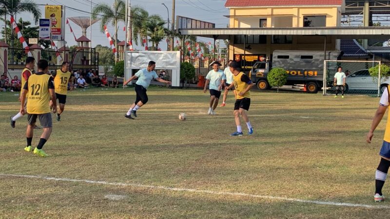 Harmoni di Lapangan Hijau: Kapolres Musi Rawas Pererat Solidaritas Melalui Sepak Bola
