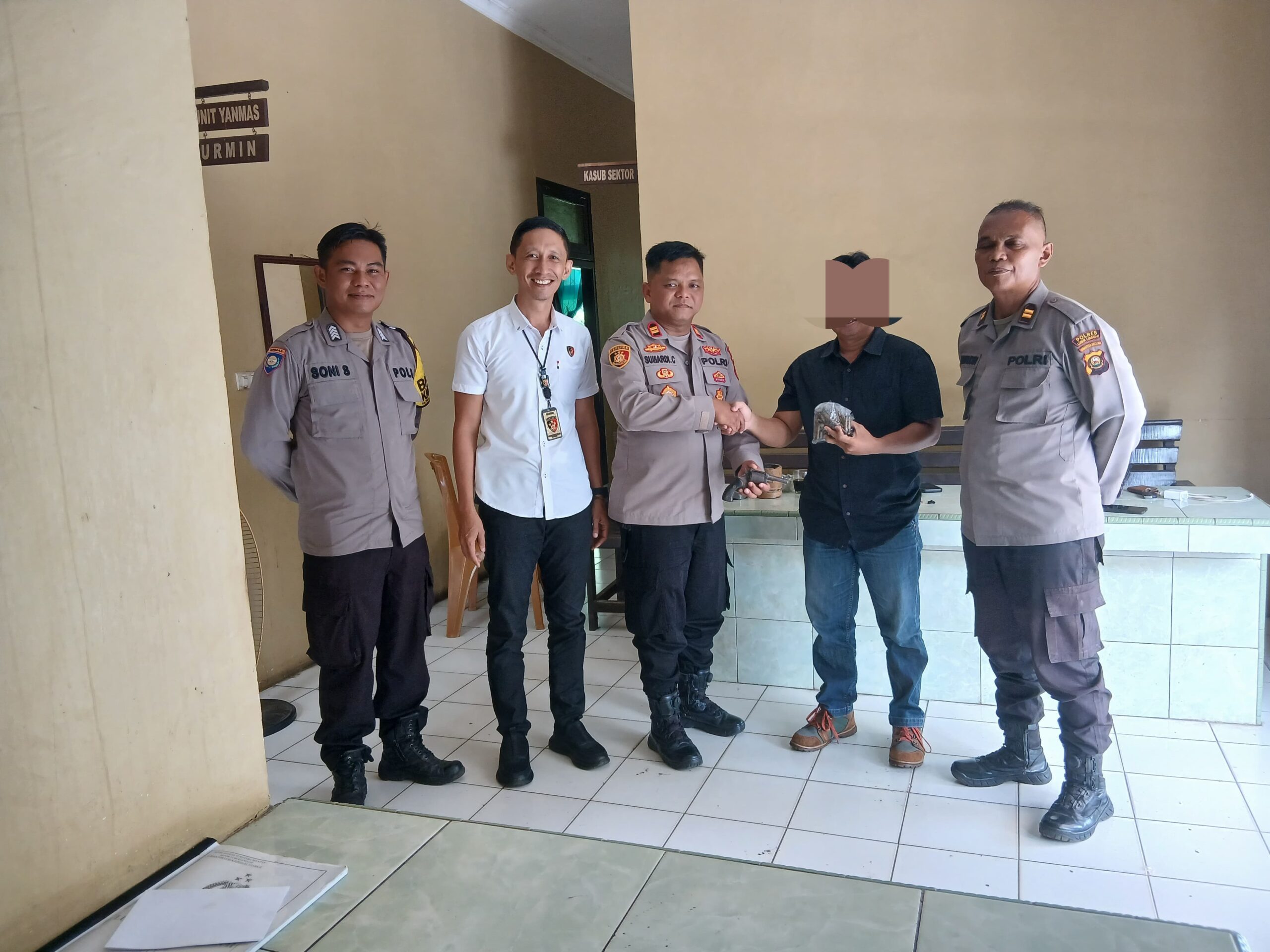 Pendekatan Persuasif dan Preventif, Polsek Lubuk Linggau Utara I Terima Warga Secara Sukarela Serahkan Senjata Api Rakitan Beserta Puluhan Butir Amunisi 