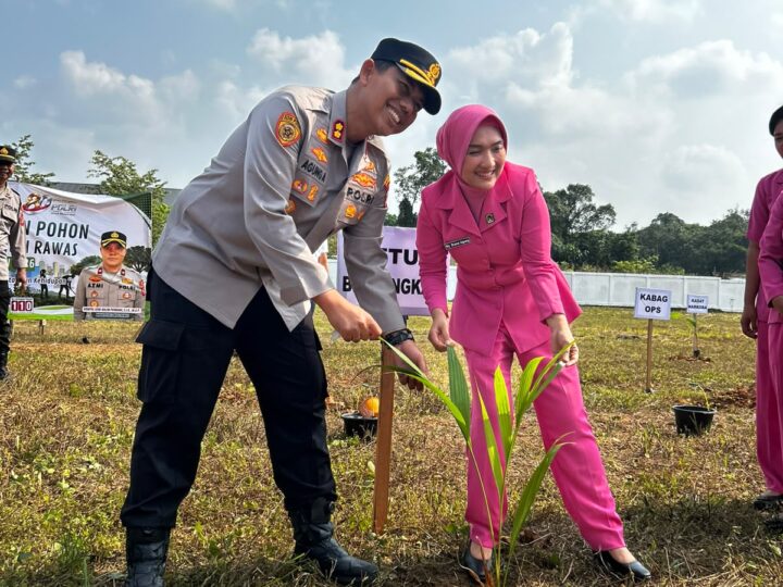 Peringati Hari Bhayangkara ke-80, Polres Musi Rawas Tanam Ratusan Bibit Pohon untuk Kelestarian Lingkungan