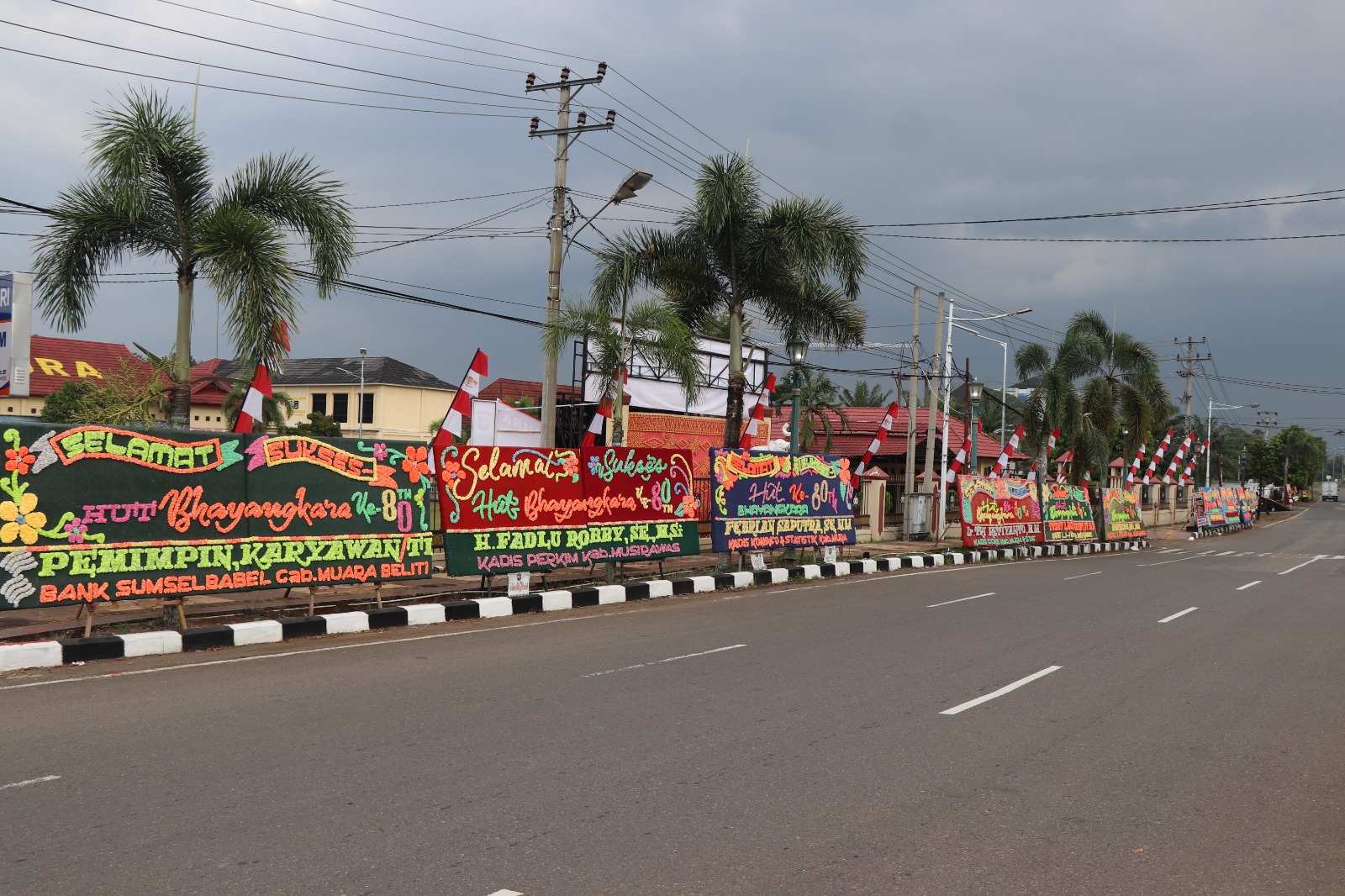 Ratusan Karangan Bunga Hiasi Mapolres Musi Rawas: Simbol Kedekatan Polri dan Masyarakat di Harin Bhayangkara ke-80