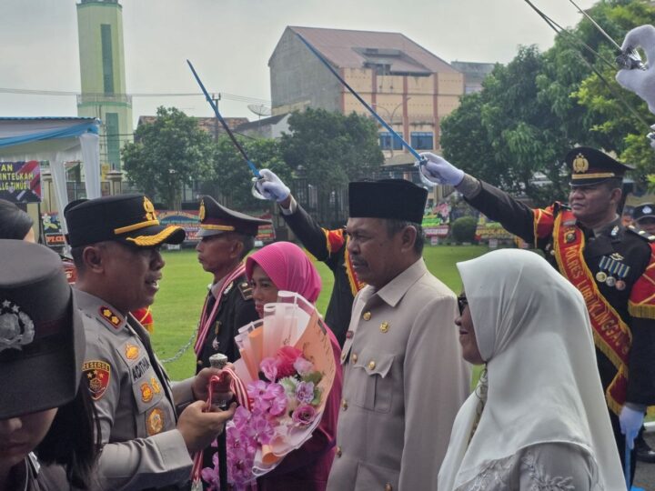 Lima Personil Polres Lubuk Linggau Purna Bakti, Kapolres Pimpin Upacara Sakral Pedang Pora