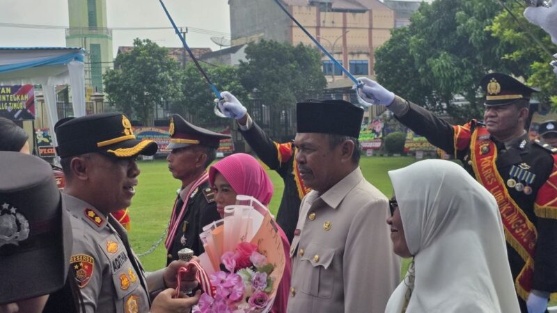 Lima Personil Polres Lubuk Linggau Purna Bakti, Kapolres Pimpin Upacara Sakral Pedang Pora