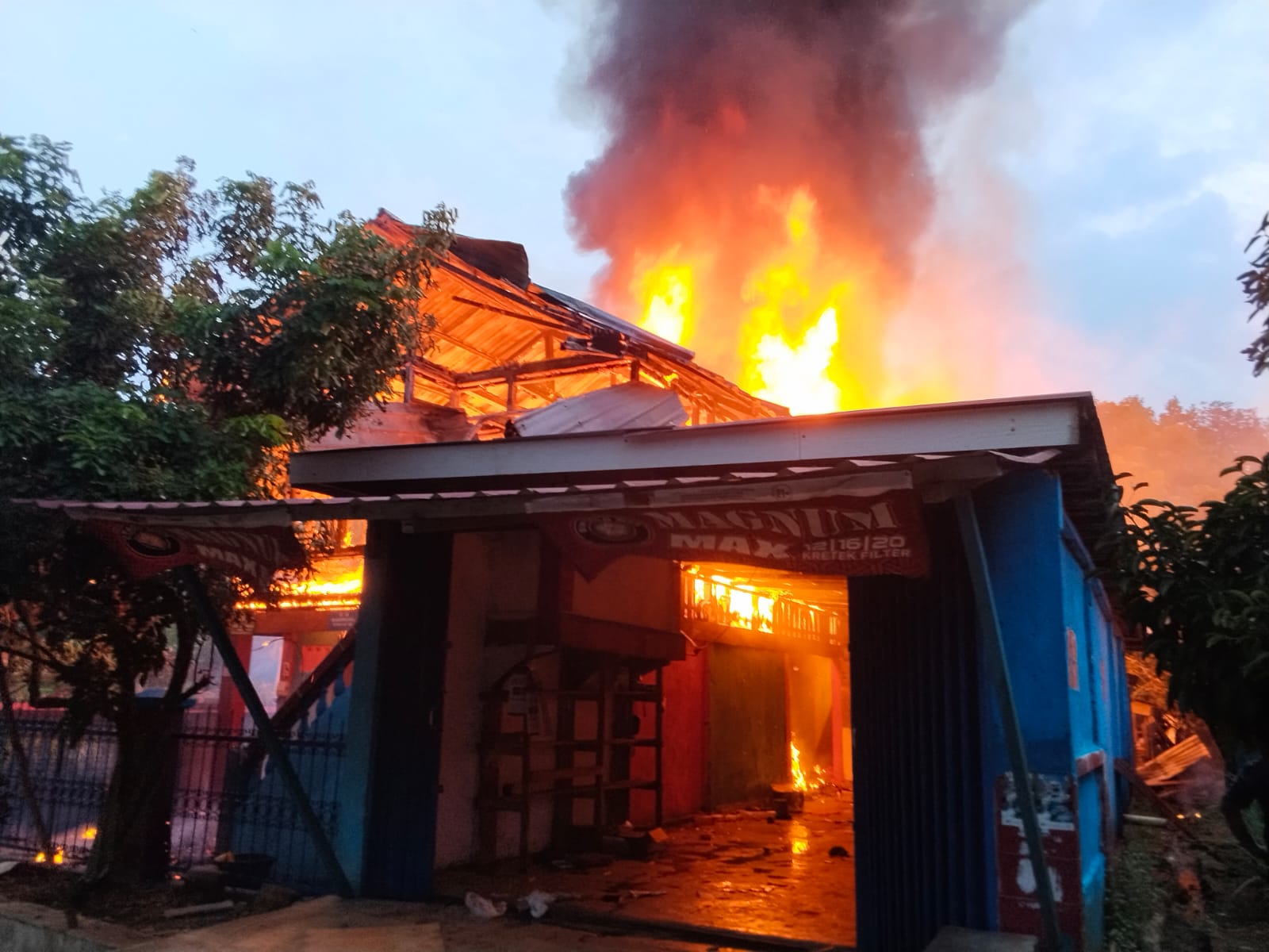 Diduga Akibat Korsleting Listrik Rumah Warga Jayaloka Musi Rawas Ludes Terbakar 
