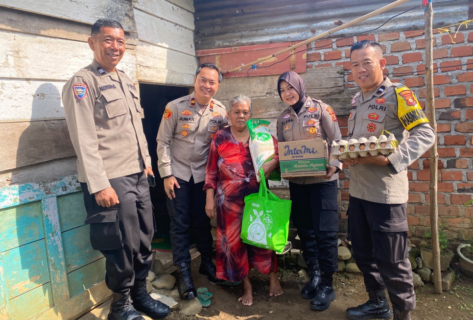 Polsek Lubuklinggau Timur I Adakan Bakti Sosial Dan Hadirkan Polri Yang Humanis