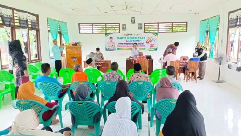 Senyum Bahagia Lansia Tugumulyo: Polres Musi Rawas Gelar Pengobatan Gratis dan Salurkan Tali Asih