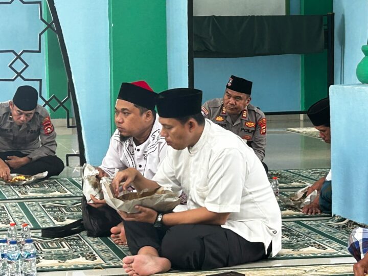 Kapolres Musi Rawas Pererat “Sabuk Kamtibmas” Lewat Safari Jumat dan Silaturahmi di Desa Muara Beliti Baru